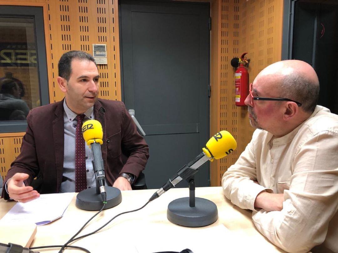 El Alcalde de Palencia, Mario Simón, en los estudios de Radio Palencia de la Cadena SER