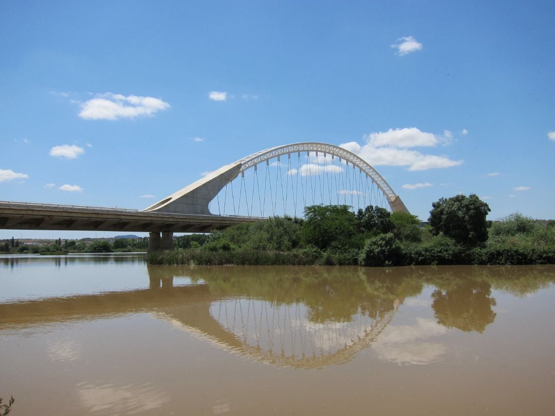 Archivo - Imagen de archivo del río Guadiana a su paso por Mérida