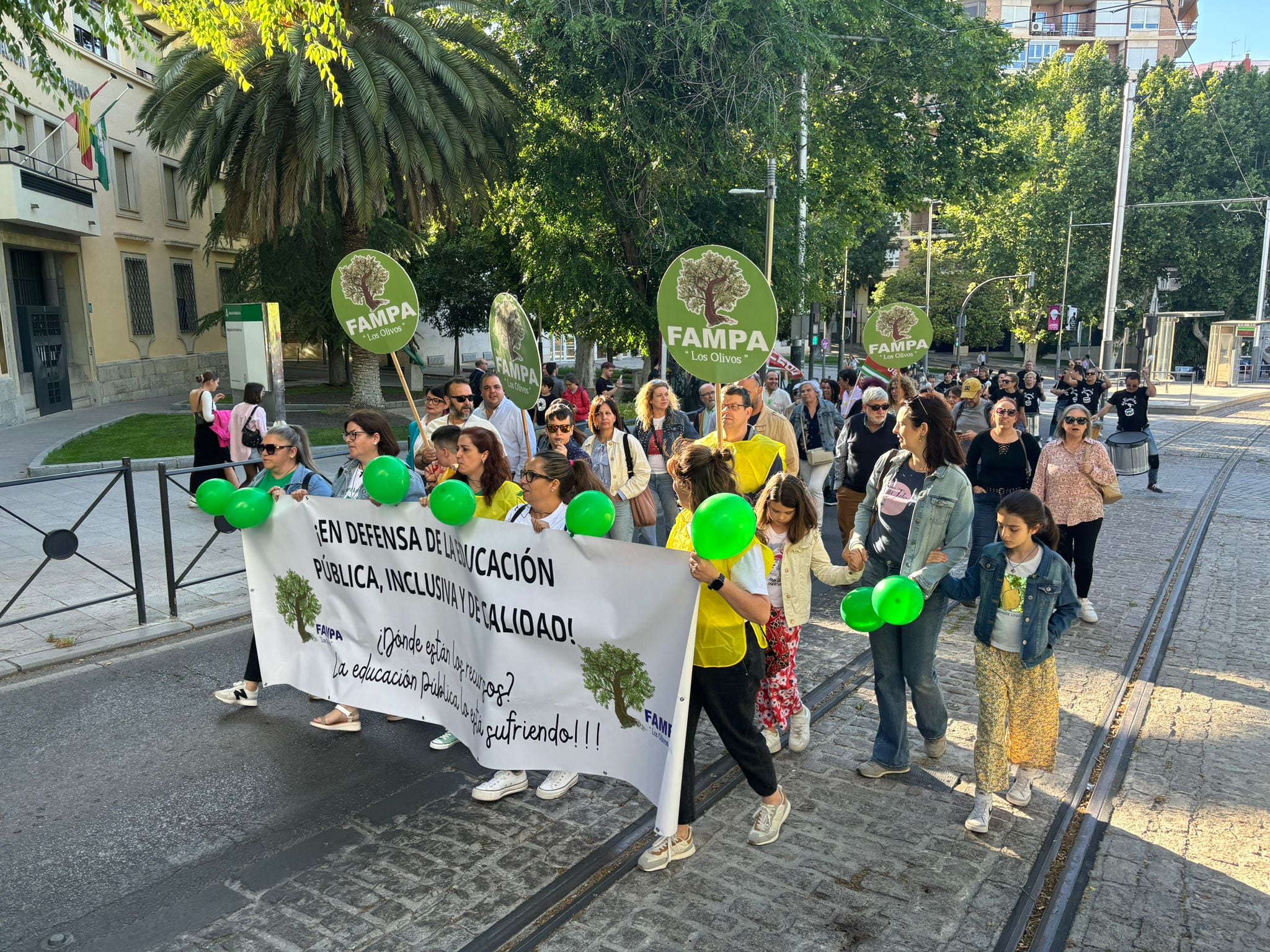 Manifestación convocada por FAMPA Los Olivos en Jaén por la educación pública.