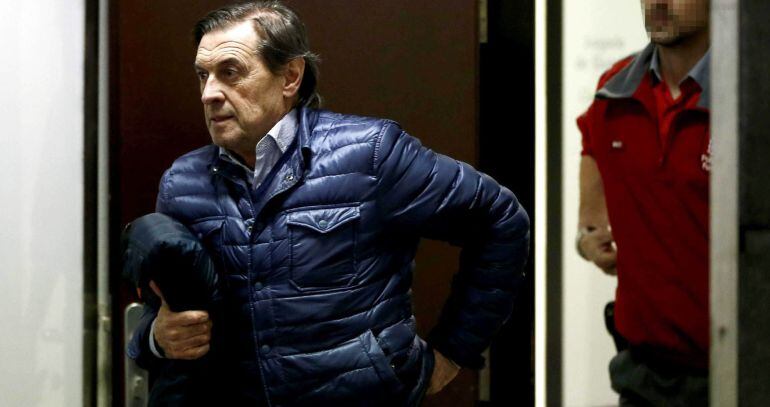 El expresidente de Osasuna, Miguel Archanco, se dirige al despacho del juez Fermin Otamendi donde ha prestado declaración