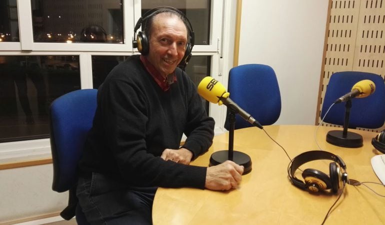 Quini, en los estudios de la Cadena SER en Gijón