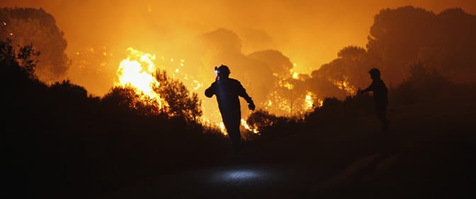 Continúa sin control el incendio forestal que afecta a la provincia de Málaga