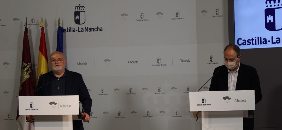 El delegado de la Junta, Pedro Antonio Ruiz Santos, junto al delegado de Economía, Nicolás Merino