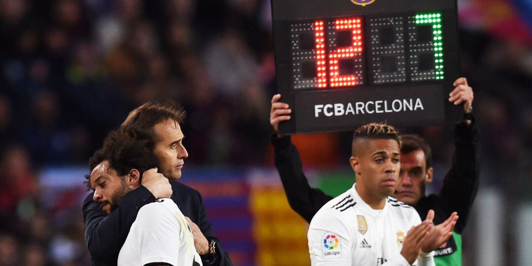 Mariano, justo antes de saltar al terreno de juego mientras Marcelo y Lopetegui se abrazan