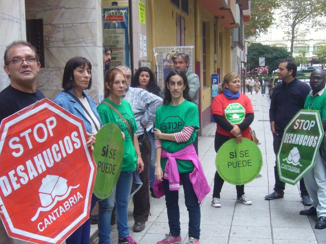 Integrantes de la PAH Santander