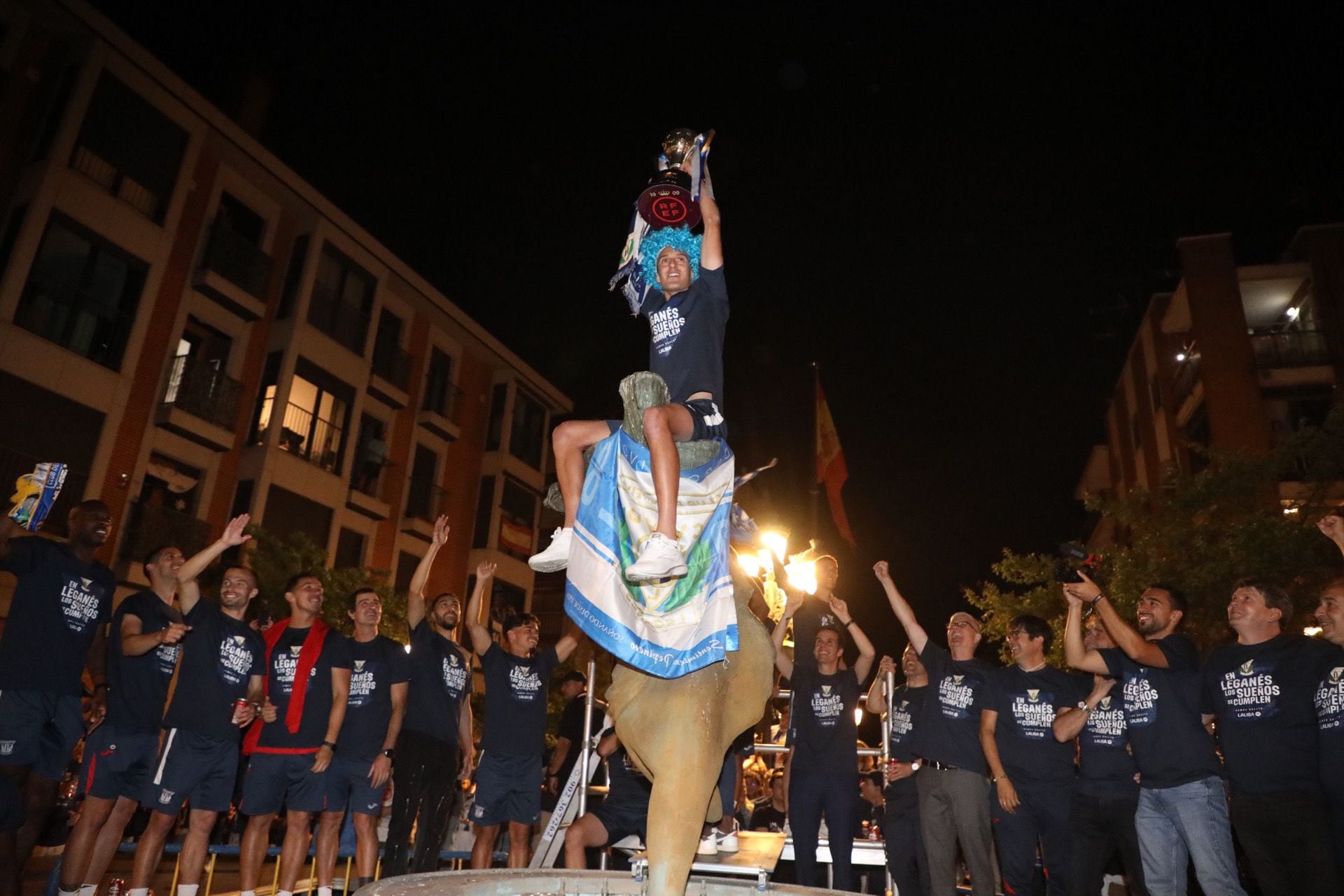 Sergio González, capitán del CD Leganés, en las celebraciones por el ascenso