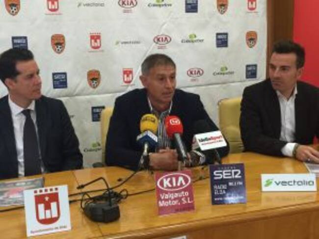 Canales, entre el alcalde y el concejal de Deportes