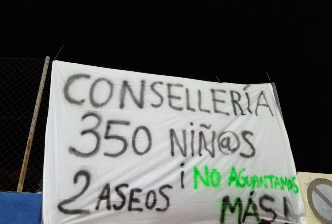 Protesta del AMPA del Colegio Público Cervantes de Sax 