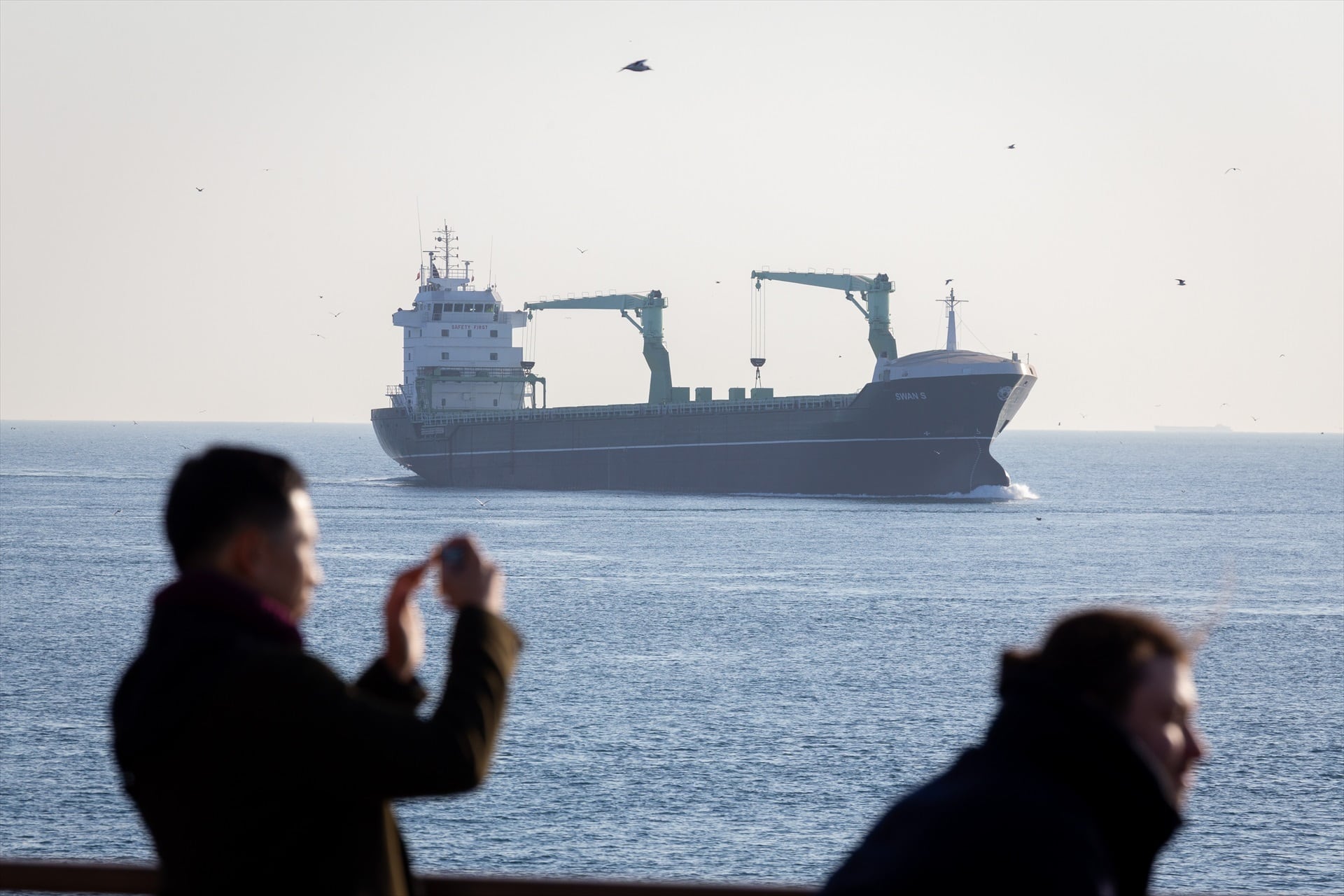 Irán abre la puerta a permitir el paso de barcos españoles por el estrecho de Ormuz