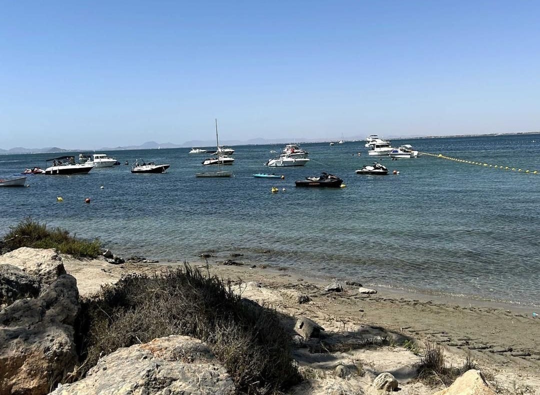 Fondeos ilegales en el Mar Menor
