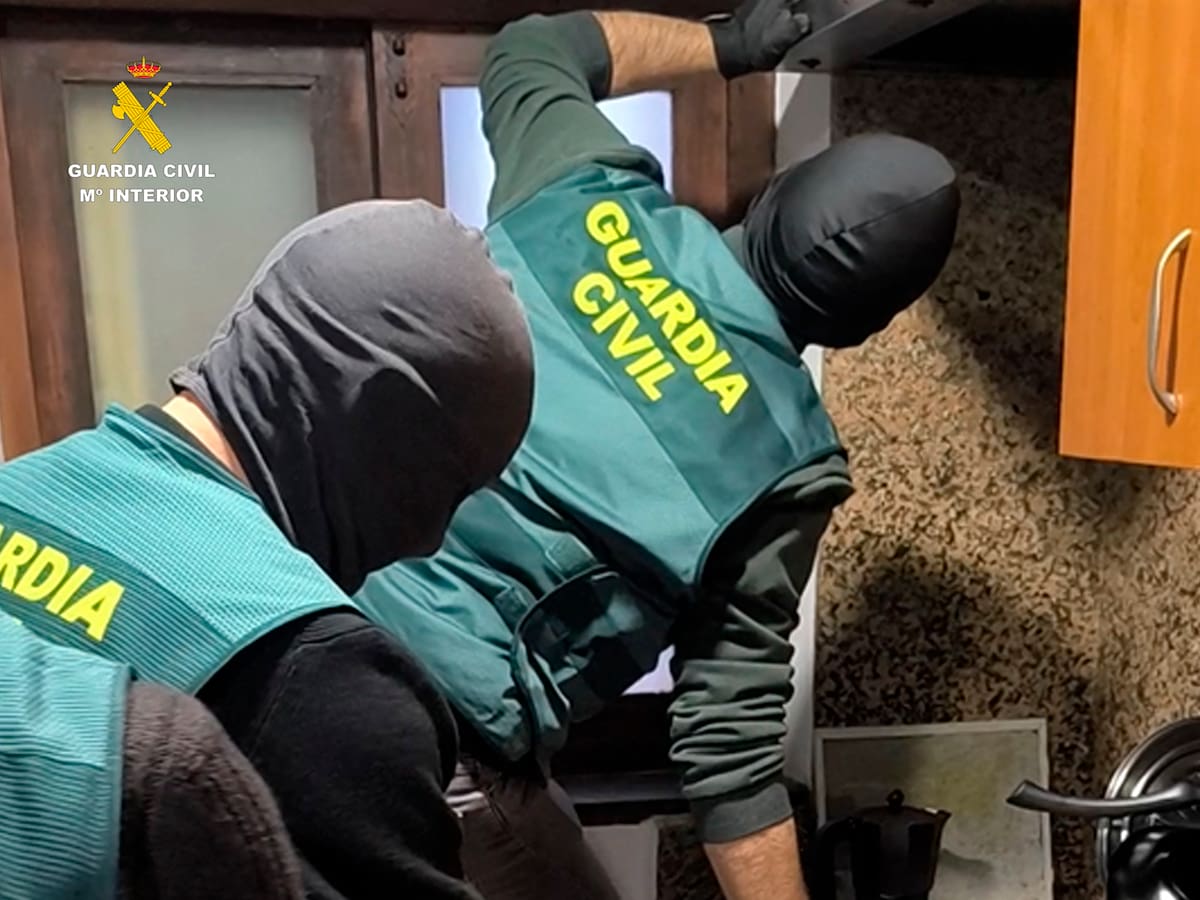 Desmantelados un punto de venta y dos “guarderías” de droga en Guijuelo