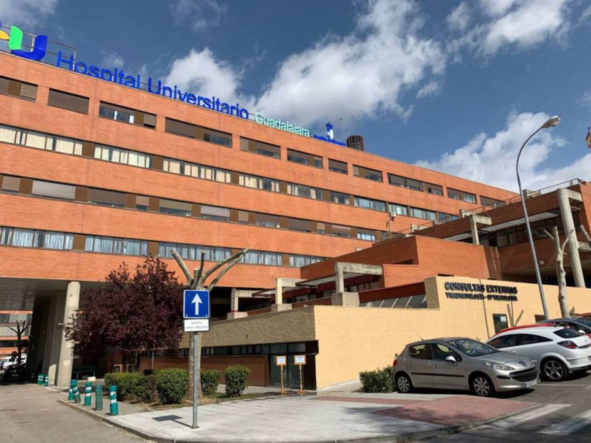 Cinco afectados por inhalación de humo en un incendio en Armallones