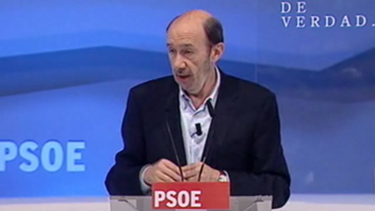 El PSOE propone subir los impuestos al alcohol y el tabaco para financiar la sanidad