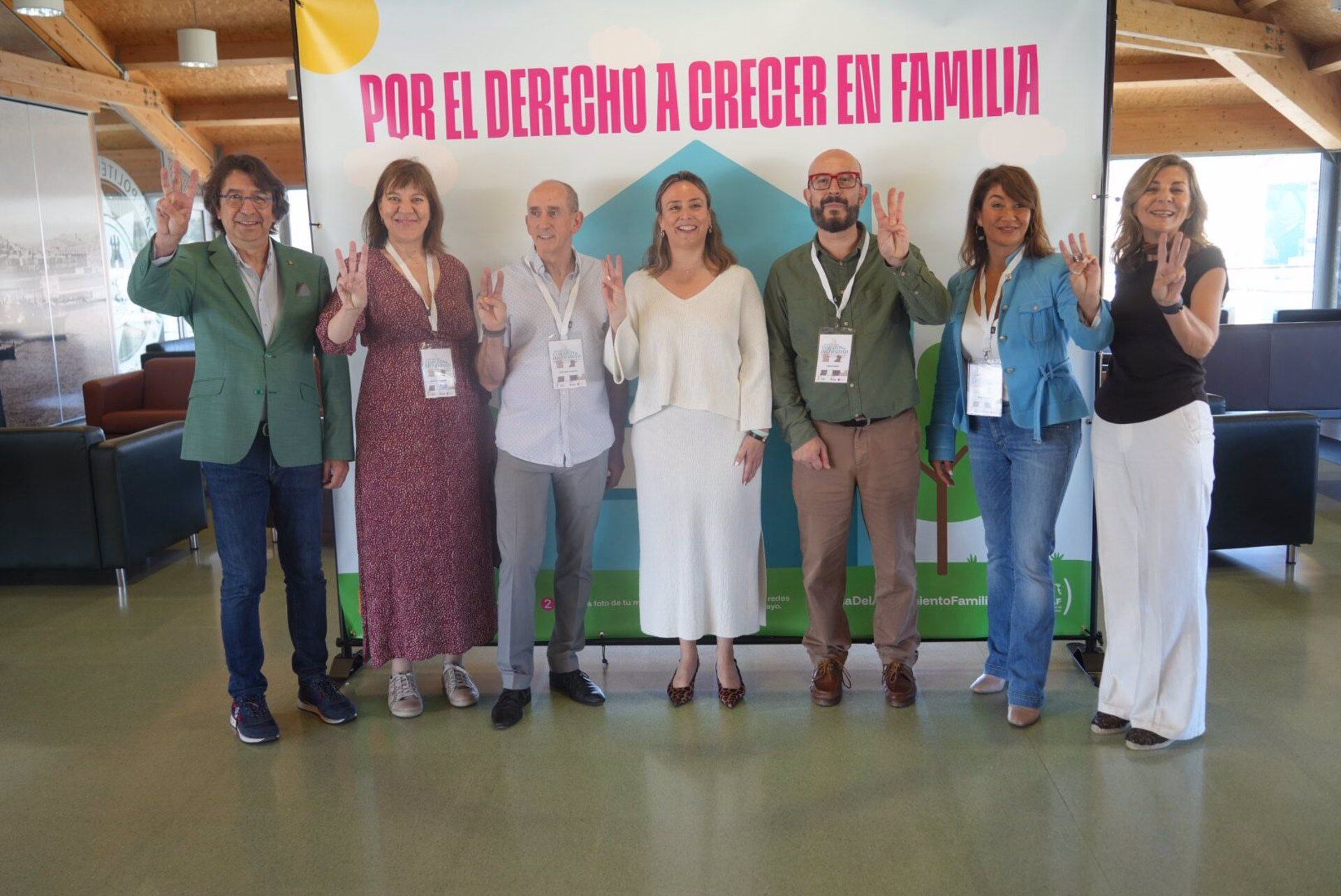 24/05/2025 La consejera de Política Social, Familias e Igualdad, Conchita Ruiz, y la concejala de Bienestar Social del Ayuntamiento de Cartagena, Cristina Mora, junto a representantes deAFAMU y ASEAF, durante el Encuentro Nacional de Familias de Acogida.

menores

POLITICA ESPAÑA EUROPA MURCIA SOCIEDAD
CARM
