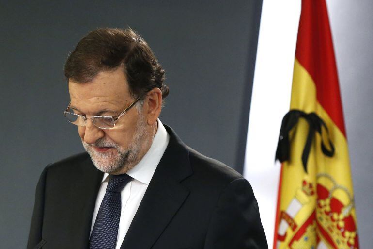 El presidente del Gobierno español, Mariano Rajoy, en una comparecencia en el Palacio de la Moncloa antes de presidir una reunión del Consejo de Seguridad Nacional