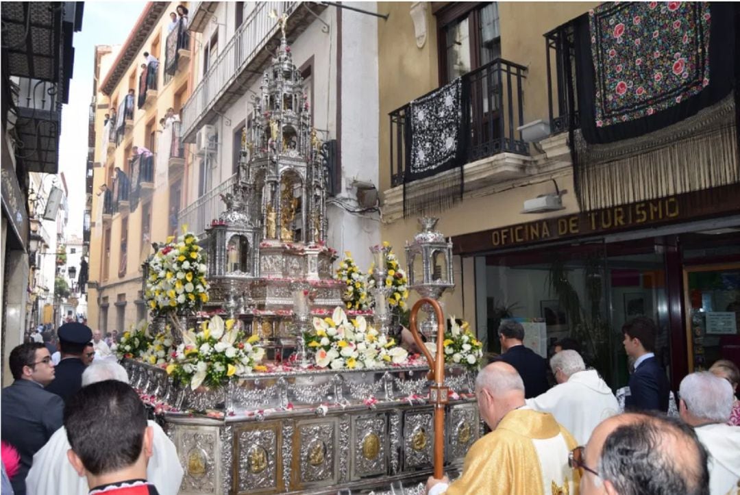 Procesión del Corpus Christi por la calle Maestra de Jaén.