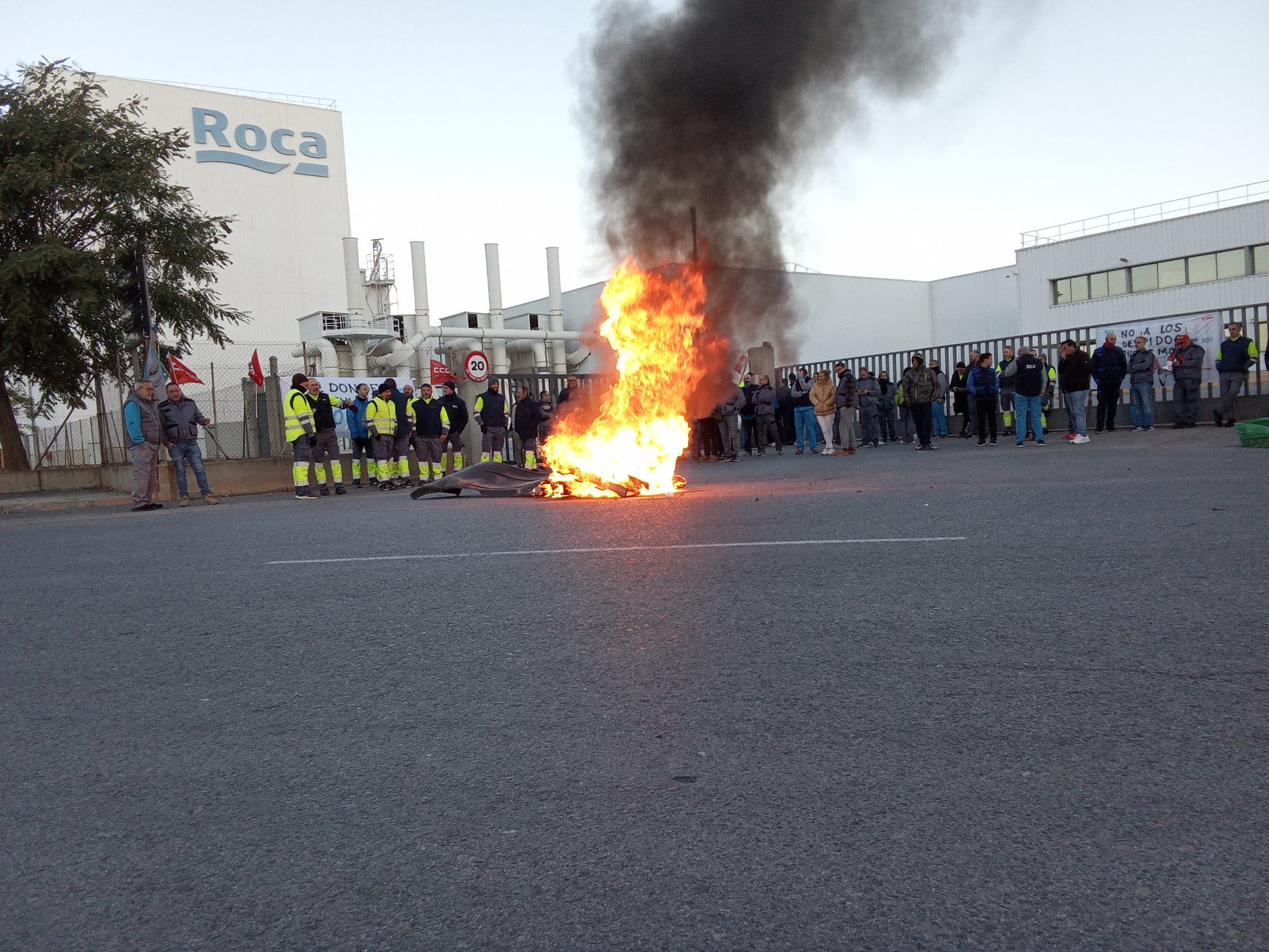 Imágenes de la manifestación de los trabajadores de Roca Tiles en la Vall d&#039;Uixó