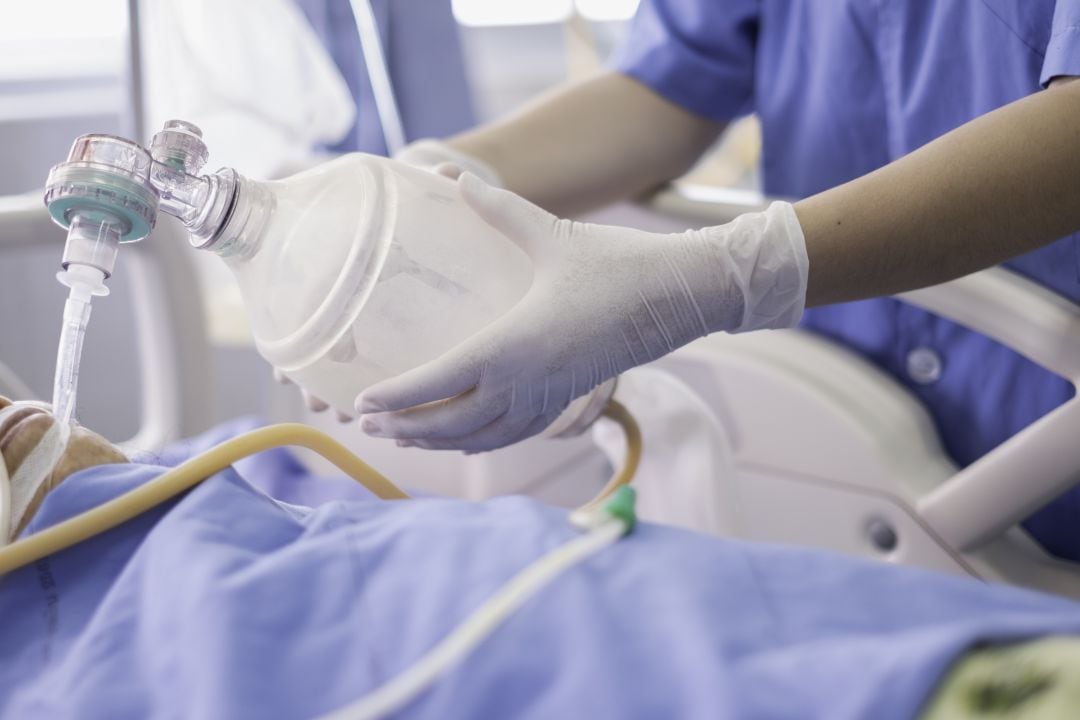 Paciente en la UCI de un hospital