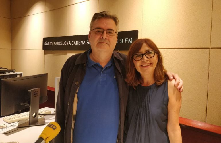 Sergi Pàmies amb Rosa Badia als estudis de Ràdio Barcelona.