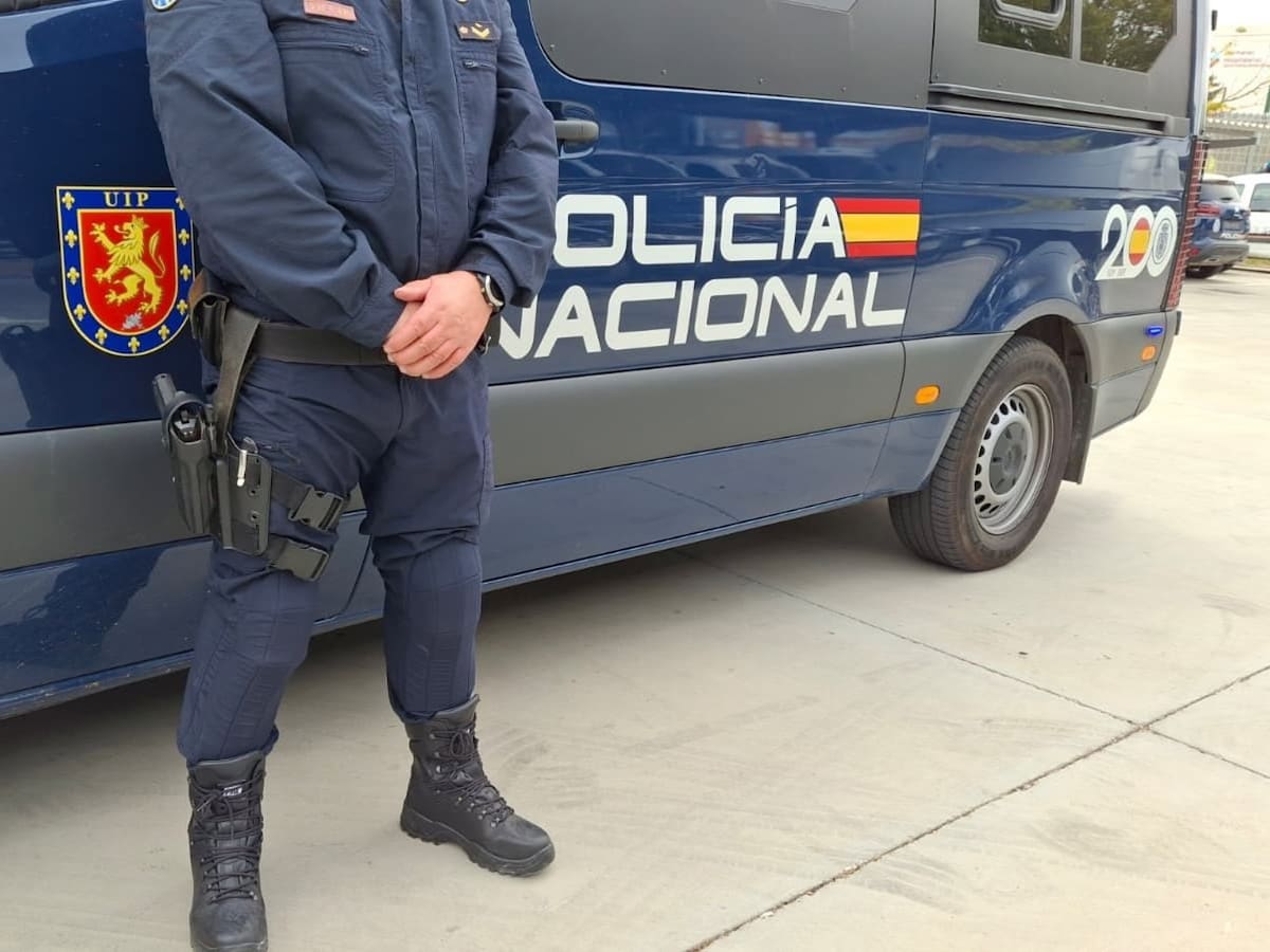 En libertad tres jóvenes tras hurtar dos patinetes y una bicicleta valorados en 1.500 euros