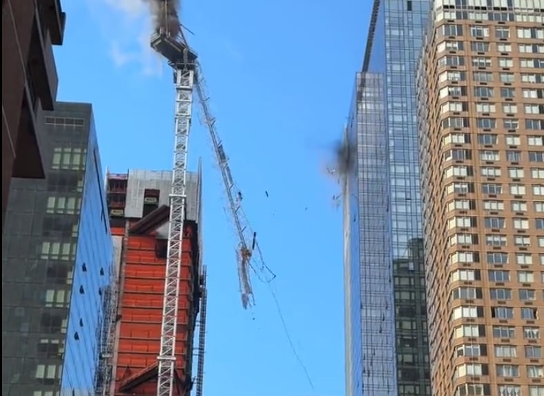 Así es la grúa que se ha derrumbado en Nueva York.