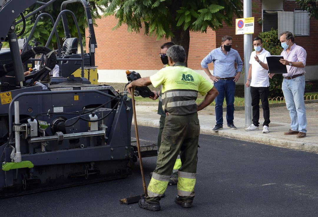 Las labores de asfaltado se están realizando esta semana en la barriada de La Asunción 