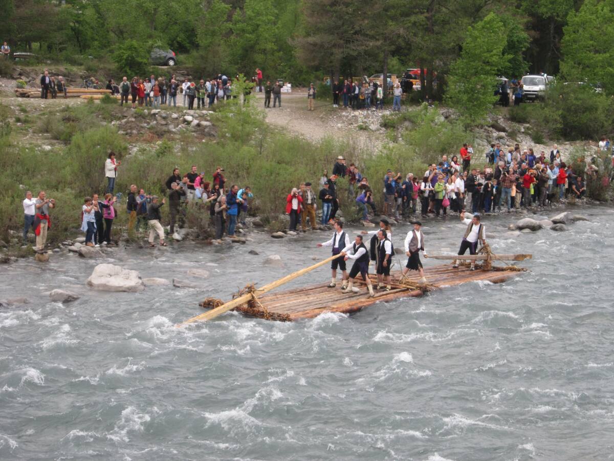 El descenso de nabatas por el río Cinca, protagonista en mayo en Sobrarbe