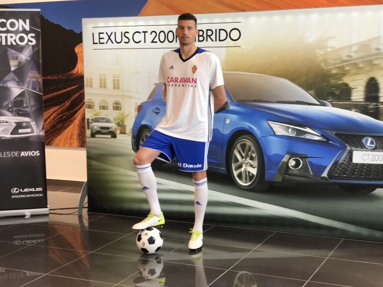 Perone, durante su presentación como jugador del Real Zaragoza