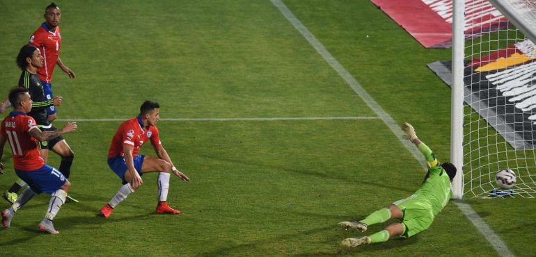 Una jugada de ataque de Chile en el partido que le ha enfrentado a México en la Copa América 2015.