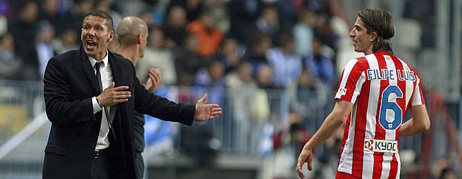 Simeone, junto a Filipe Luis en La Rosaleda