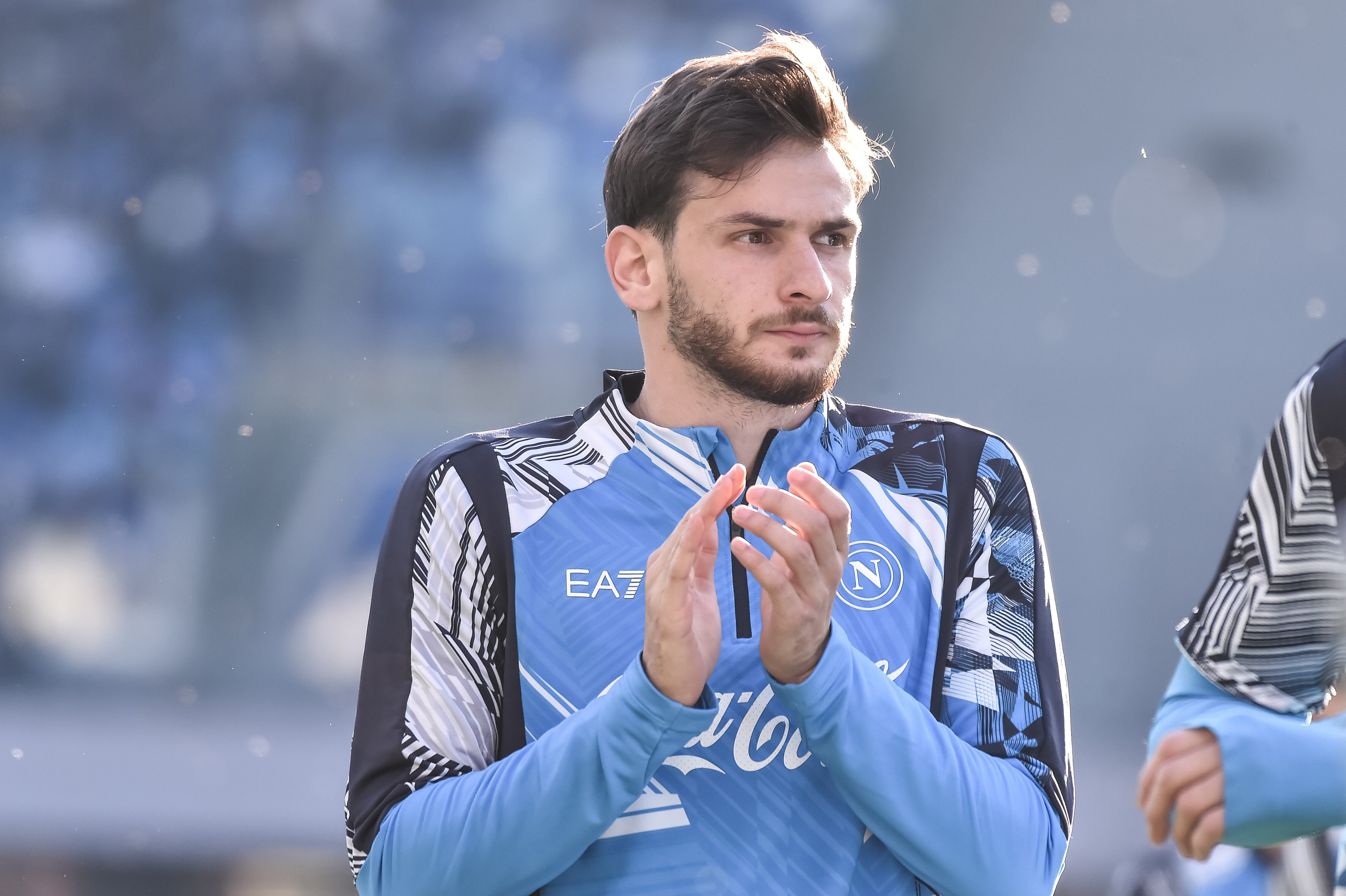 Khvicha Kvaratskhelia, del Napoli, se prepara antes del partido ante el Venezia. (Foto: Ivan Romano/Getty Images)