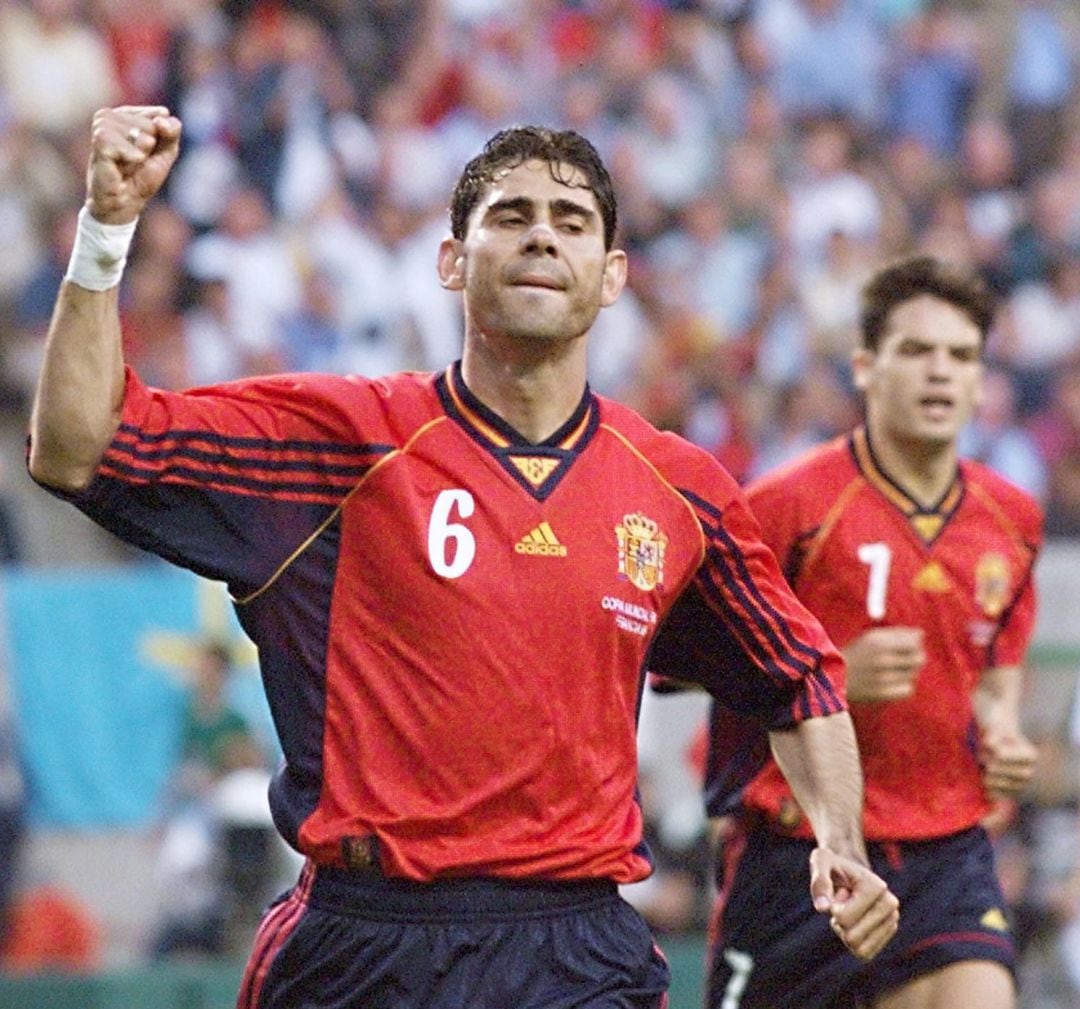 Fernando Hierro, en el partido de España contra Bulgaria, el 24 de junio de 1998