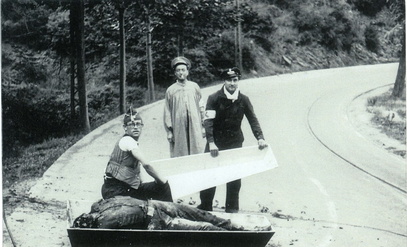 Bombers de Barcelona amb un cadàver, l’home segurament va ser assassinat a l’inici de la guerra civil