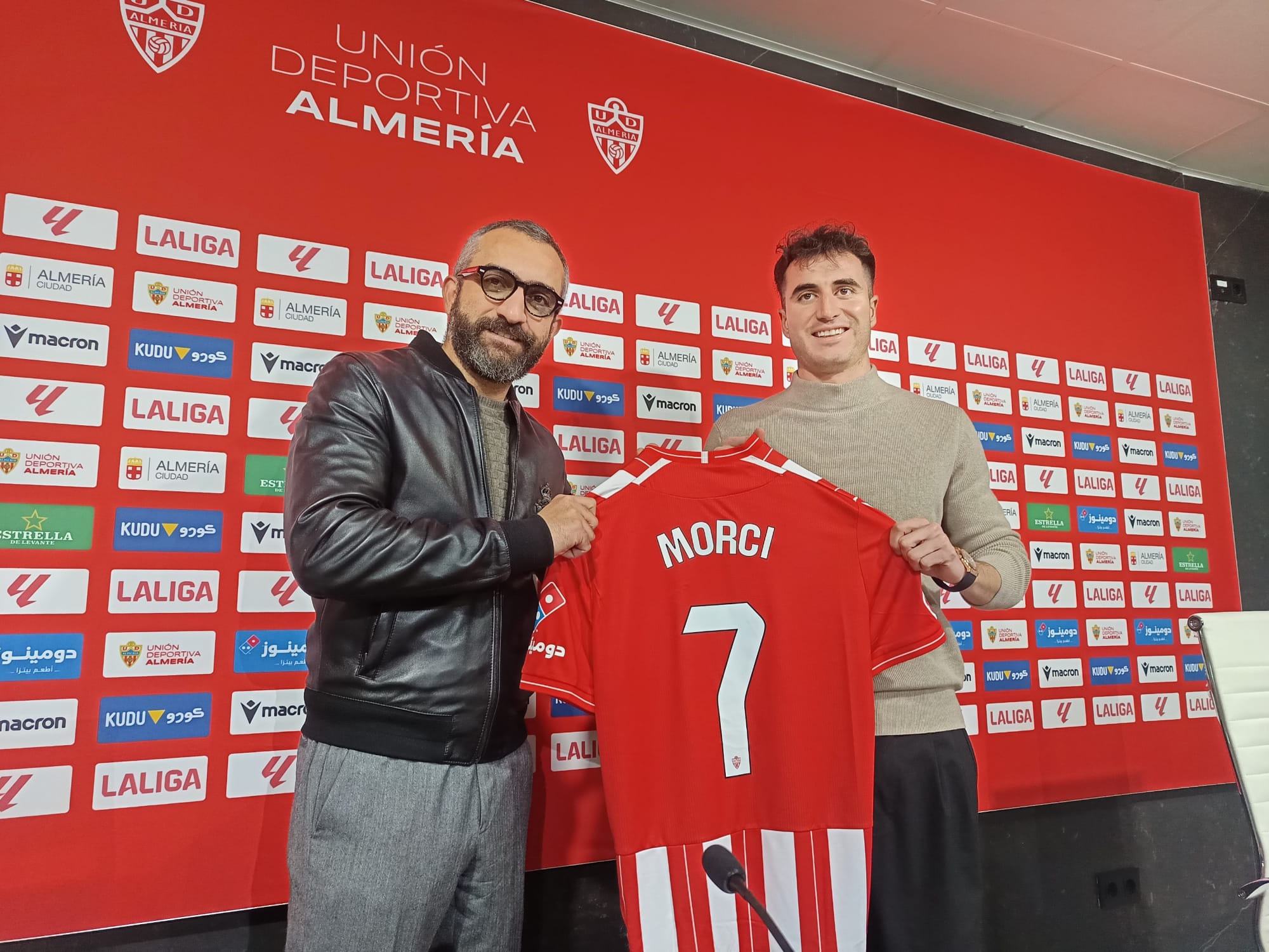 Mohamed El Assy y Morcillo en la sala de prensa del Estadio de los Juegos Mediterráneos.