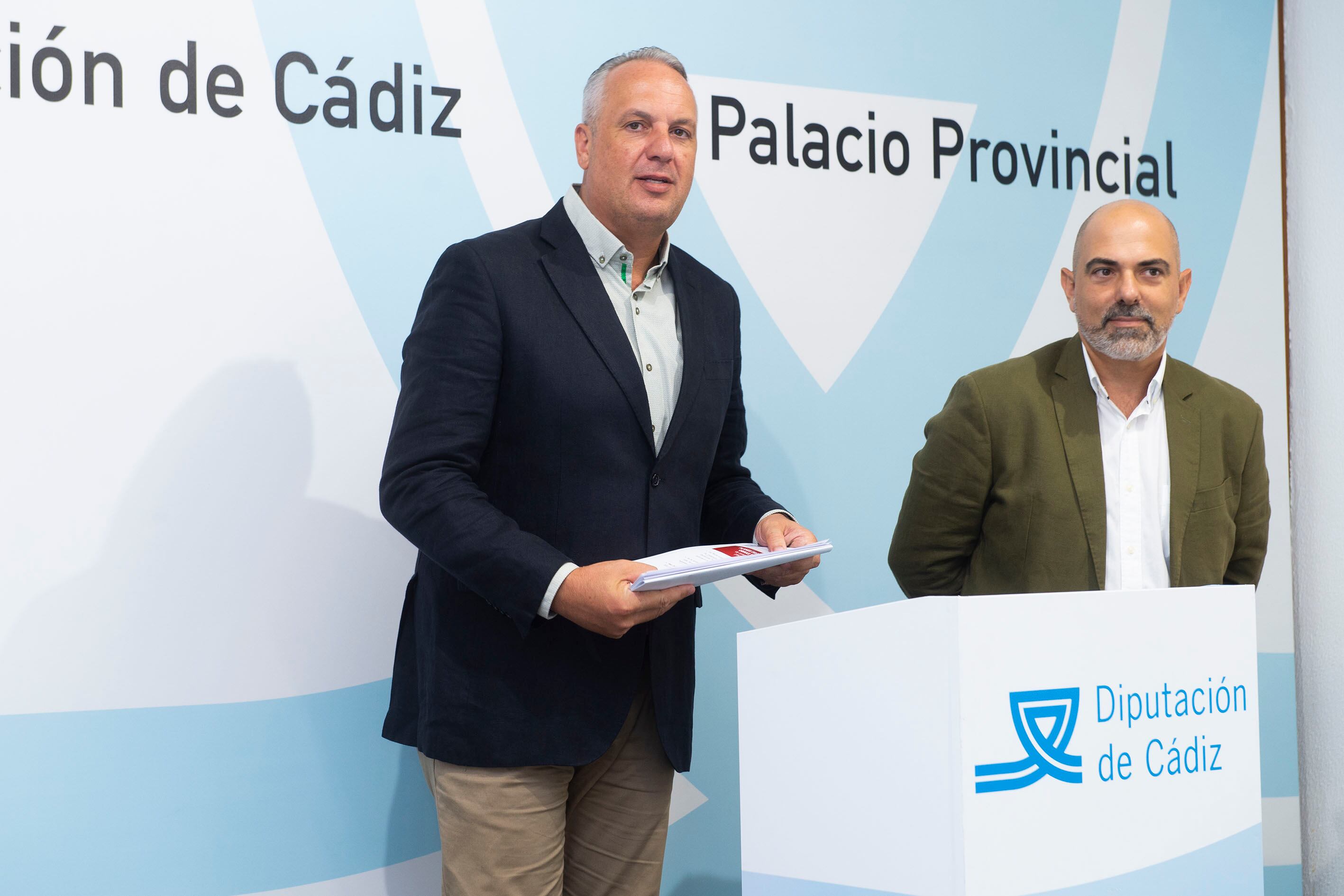 Ruiz Boix y Chacón durante la presentación de los Planes de inversión