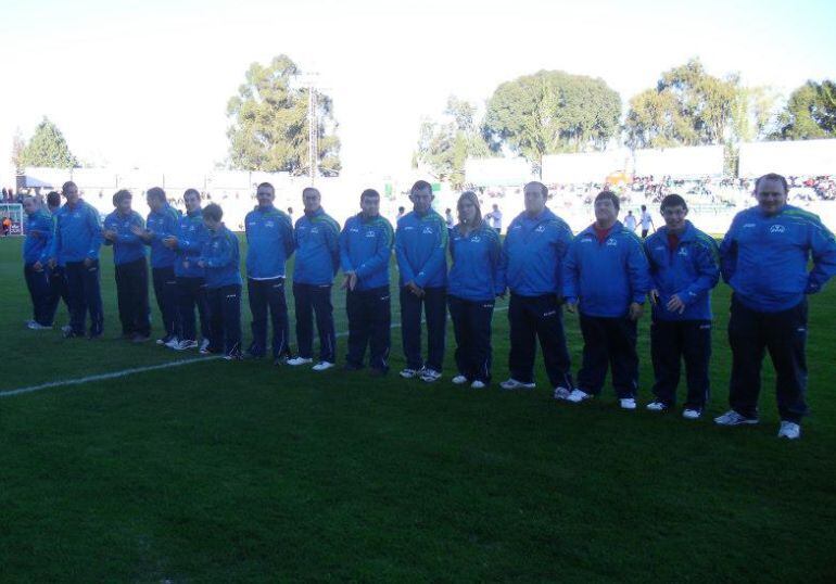 Los deportistas de Apanas en un reciente homenaje en el Salto del Caballo.