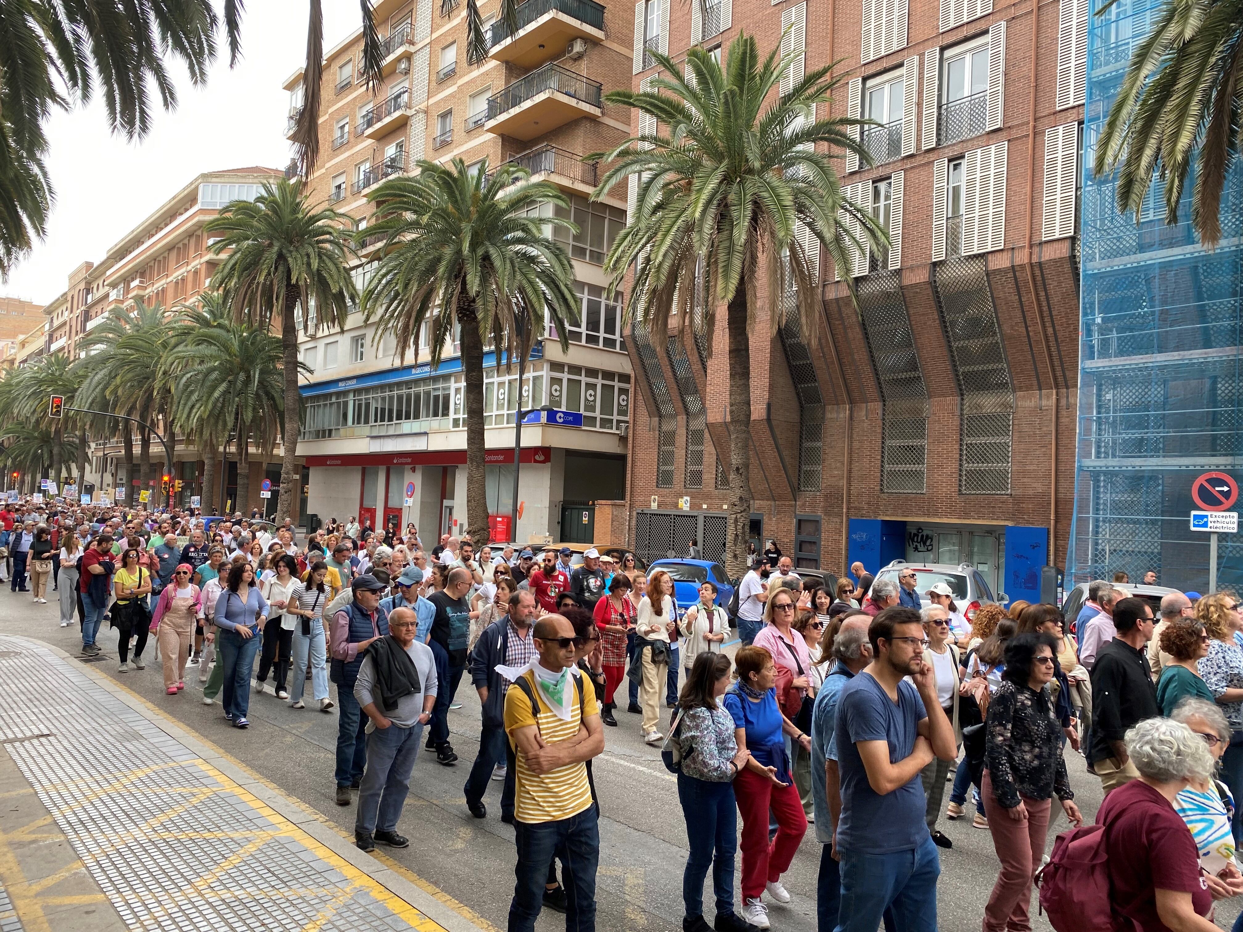 Manifestación por la sanidad pública a su paso por la Alameda de Colón (Málaga). Nieves Egea.
