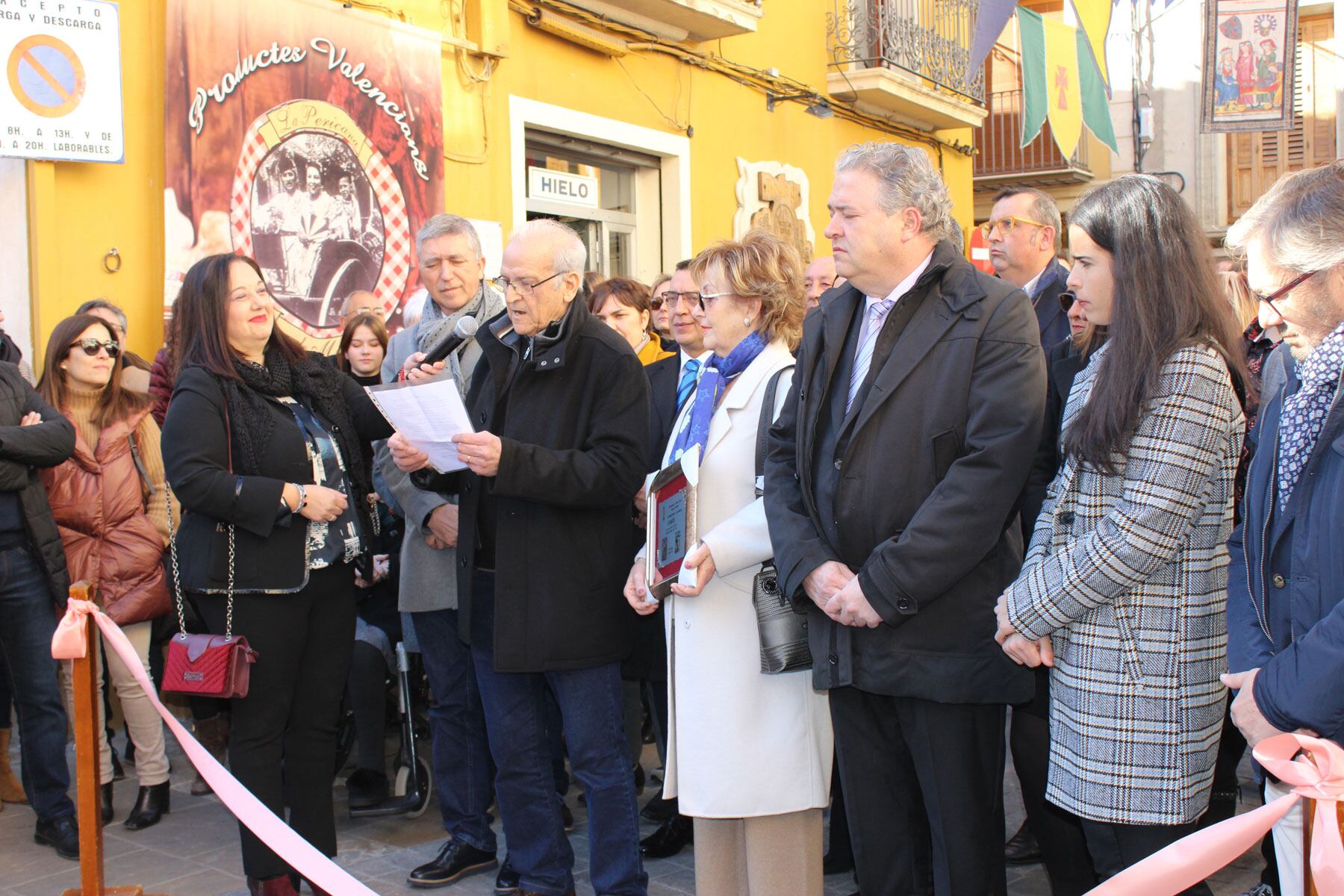 En la inauguración se realizó un pequeño homenaje al veterano establecimiento murero Ca Sanchis