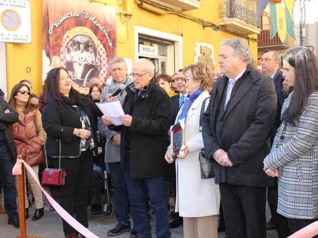 En la inauguración se realizó un pequeño homenaje al veterano establecimiento murero Ca Sanchis