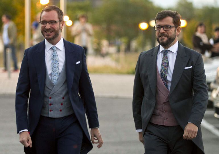 Maroto y su marido José Manuel Rodríguez, tras contraer matrimonio en el Consistorio vitoriano