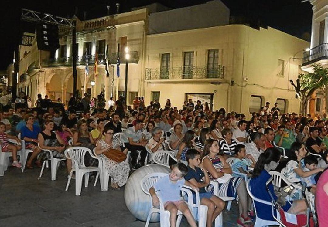 Centenares de espectadores toman las calles las noches de verano