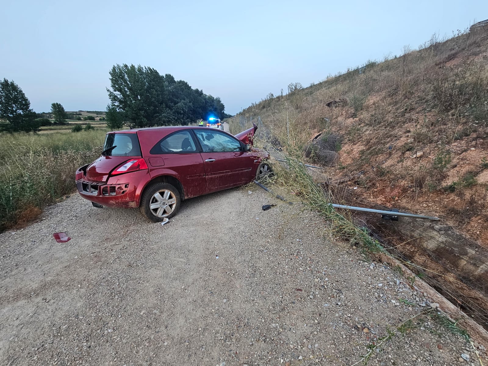 Vehículo accidentado en San Esteban de Gormaz.