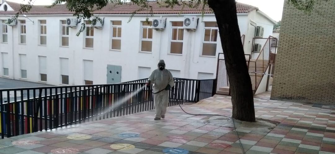 Tareas de desinfección en Huelma.