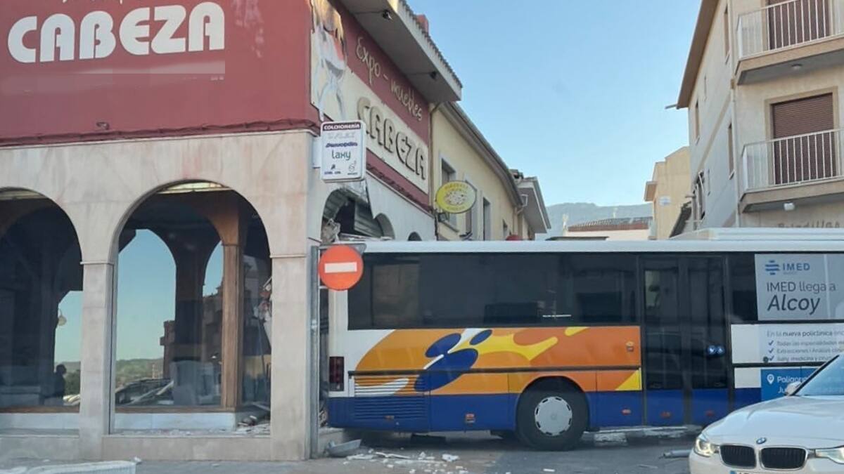 Muere el conductor atropellado por su propio autobús en Muro