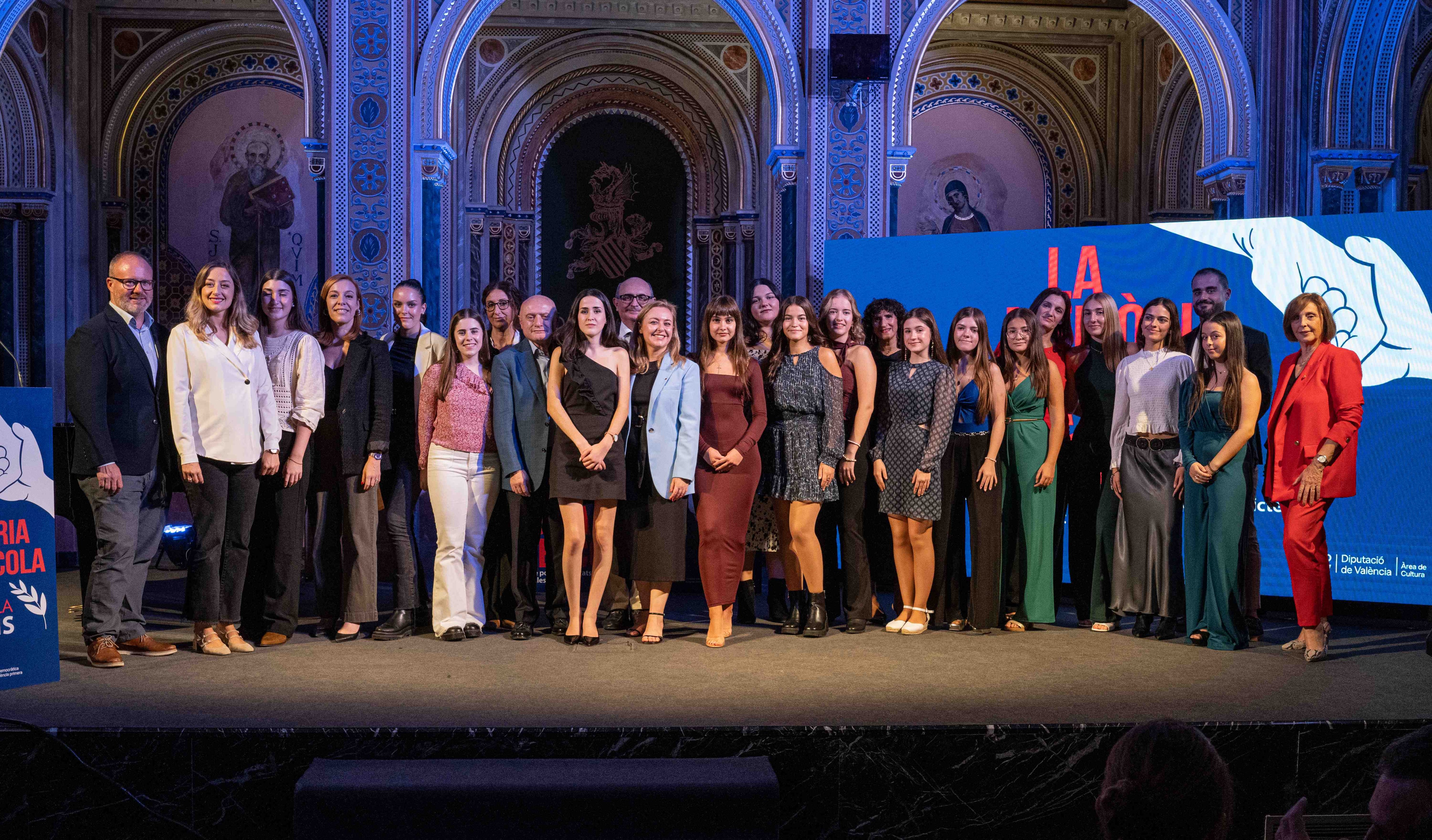 En la gala de la Beneficència han sido reconocidos también los trabajos de alumnas y alumnos del IES Jaume I de Ontinyent, el IES Clara Campoamor de Alaquàs, el IES la Hoya de Buñol y el IES Las Norias de Monforte del Cid