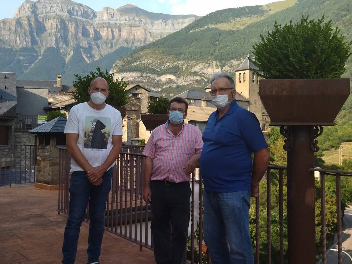 El PP denuncia la "incoherencia" de los socialistas con los parques fotovoltaicos en el Sobrarbe