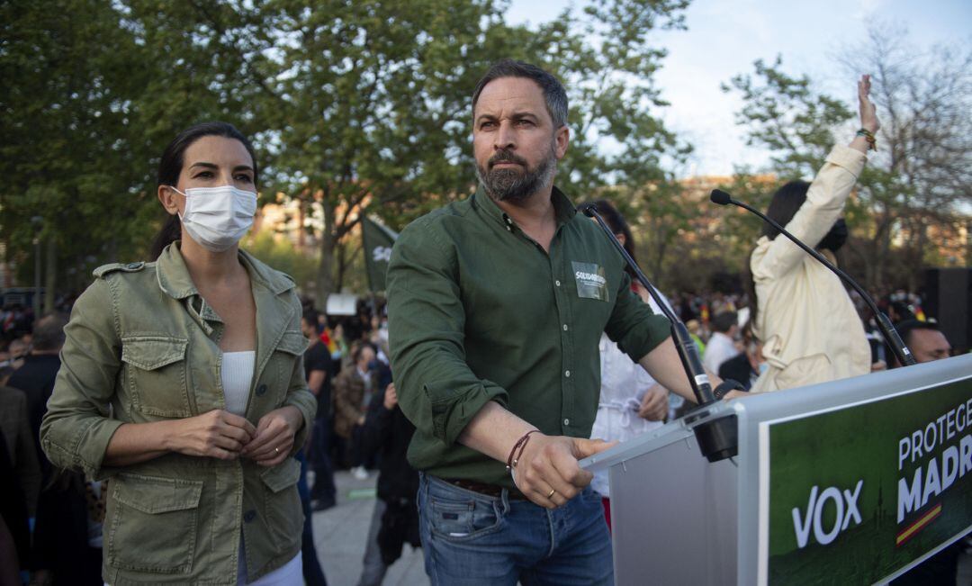 El líder de Vox, Santiago Abascal, y la candidata del partido a la presidencia de Madrid, Rocío Monasterio.