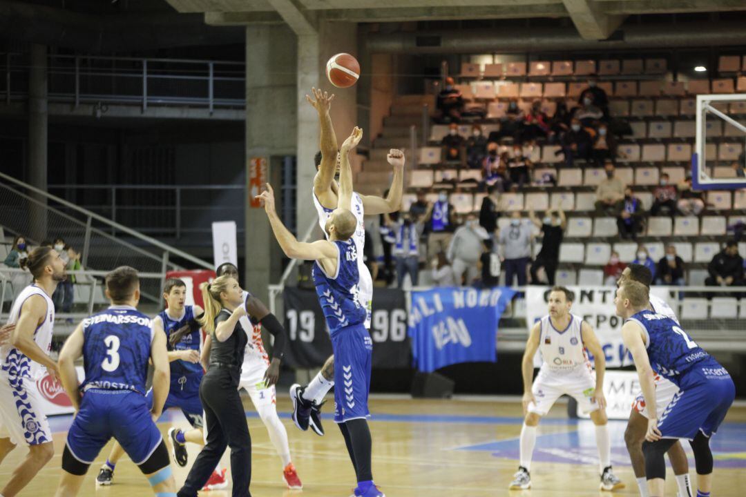 Partido entre HLA y Guipuzkoa, en el Pedro Ferrándiz