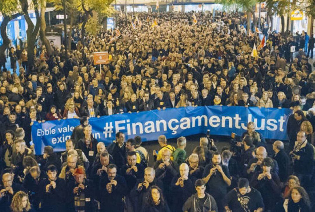 Manifestación pidiendo una financiación justa