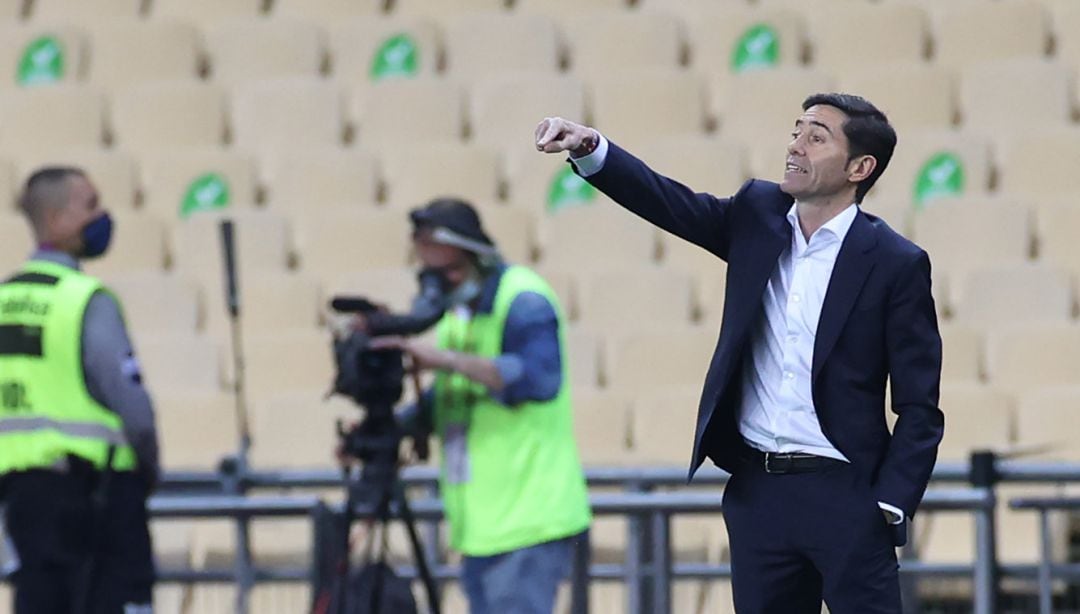 1Athletic Bilbao coach Marcelino Garcia Toral gestures during the Spanish Copa del Rey (King&#039;s Cup) final soccer match between Athletic Bilbao and FC Barcelona at Estadio La Cartuja de Sevilla